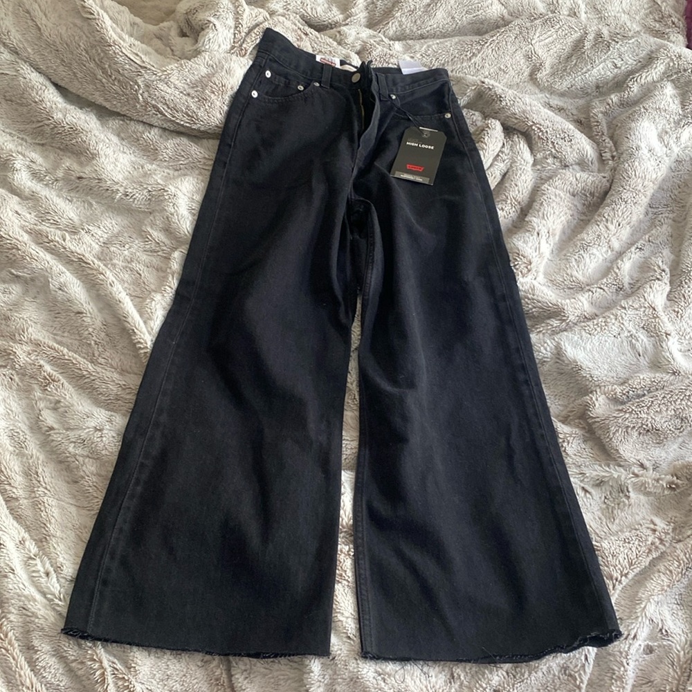 Brand new Levis High Loose Jeans (On Sale)